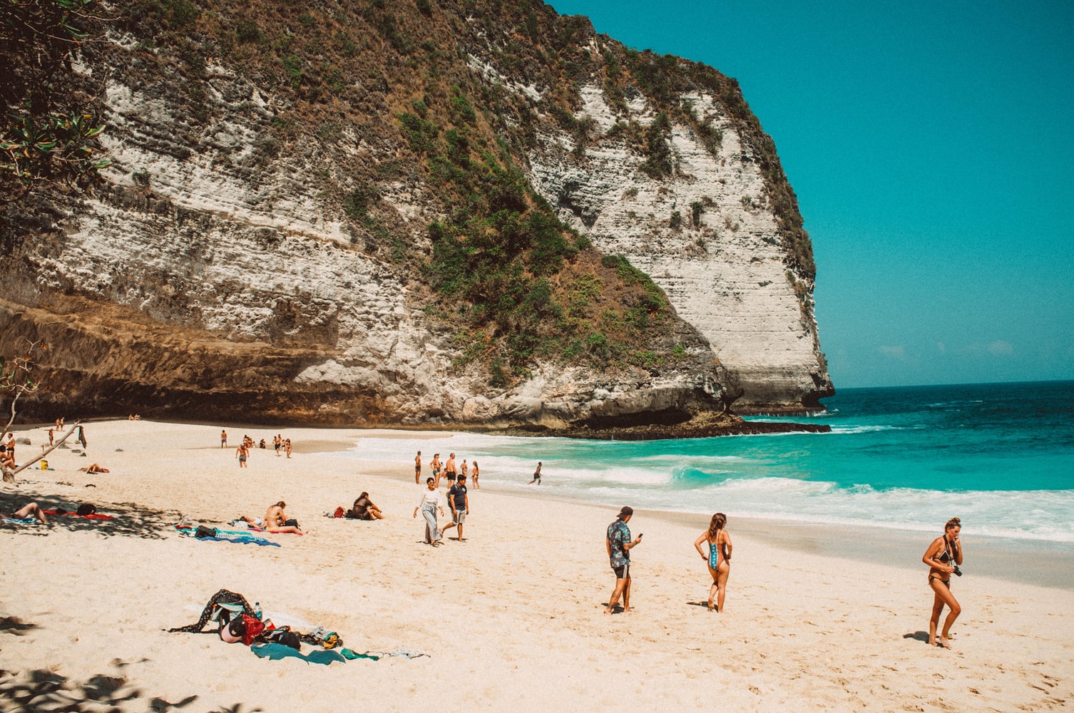 Nghỉ ngơi thư giãn tại bãi biển sau khi kết thúc hàng trình tour 1 ngày Nusa Penida @jackson.groves